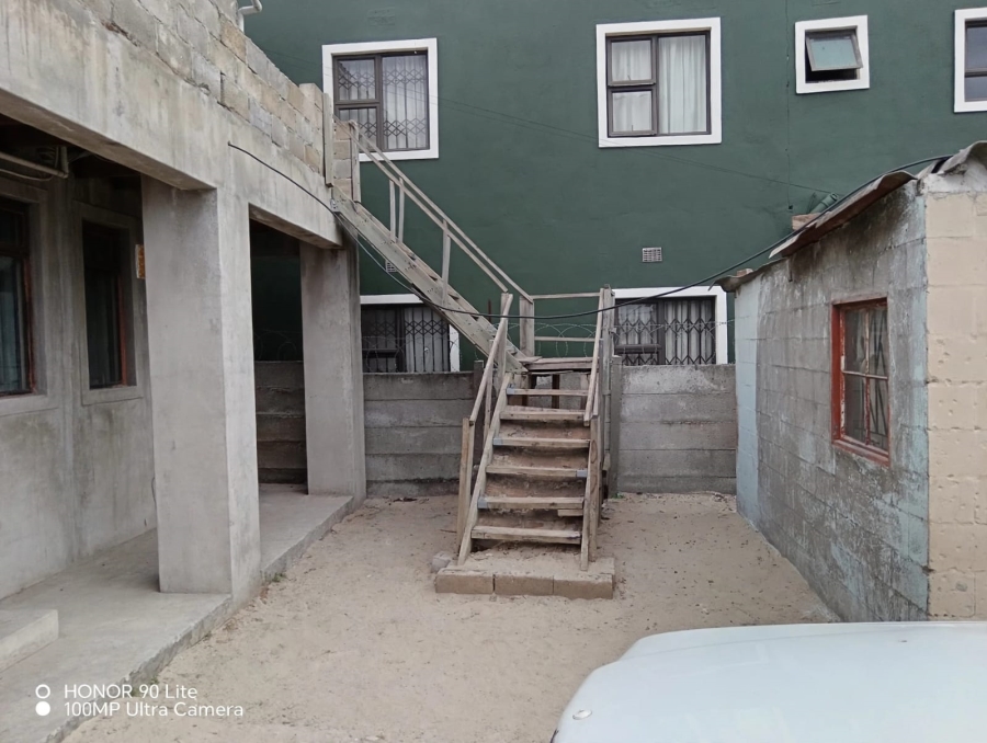 6 Bedroom Property for Sale in Mfuleni Western Cape